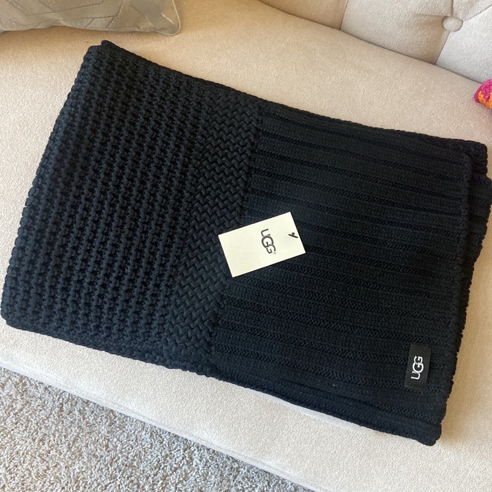 NWT UGG Textured Cardi Scarf